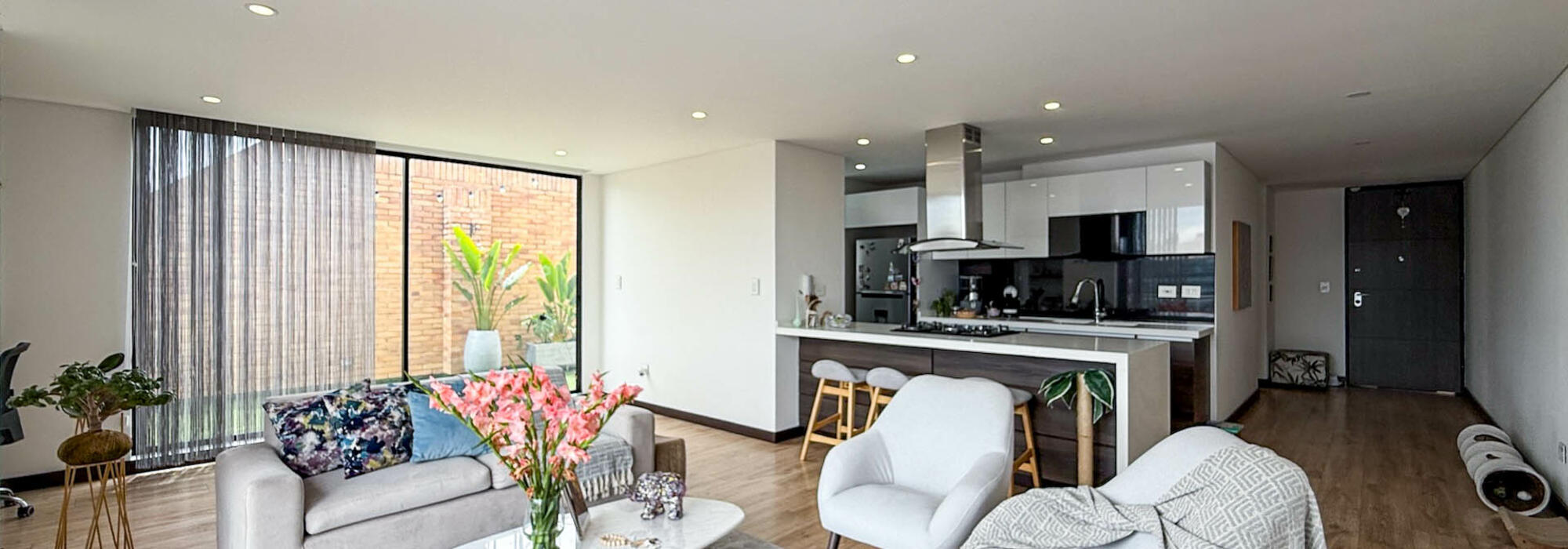 Apartamento con terraza amoblado o sin amoblar en arriendo en Santa Bárbara  