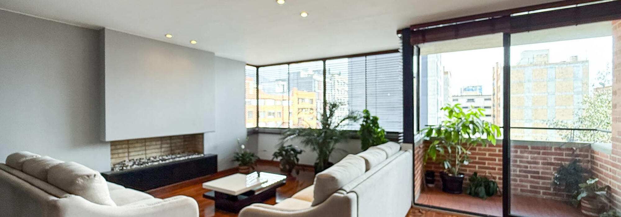 Apartamento con balcón en arriendo Antiguo Country