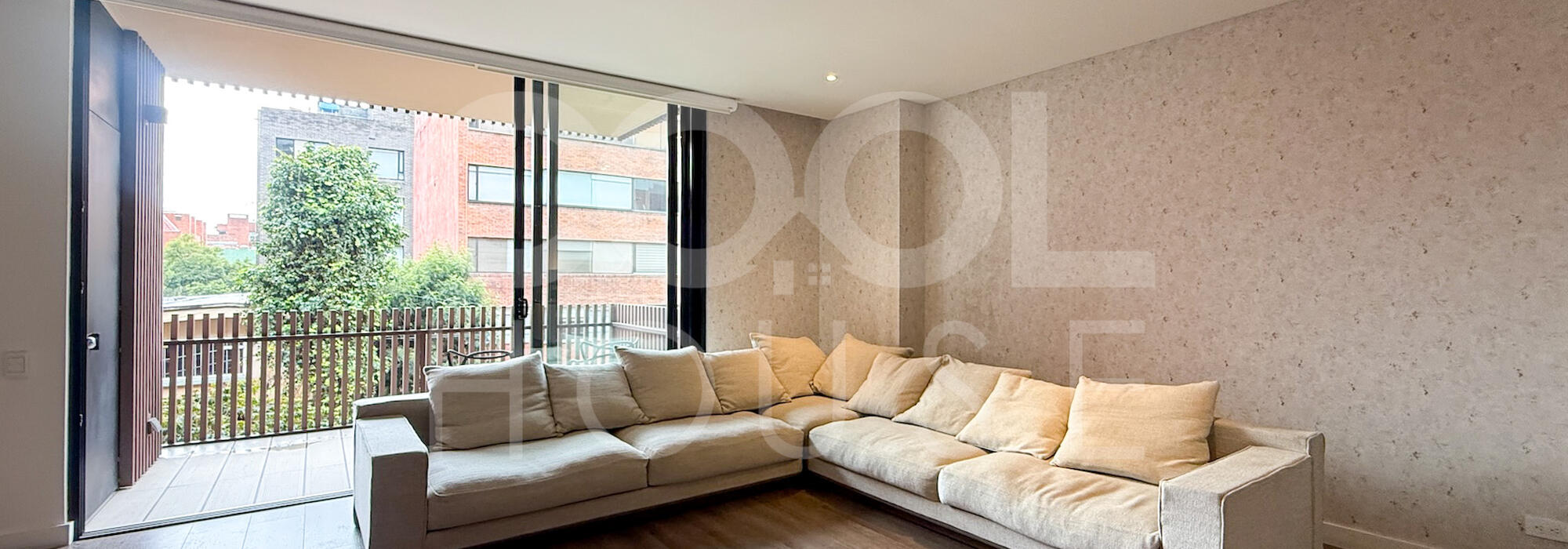 Apartamento con terraza en venta o arriendo Los Rosales