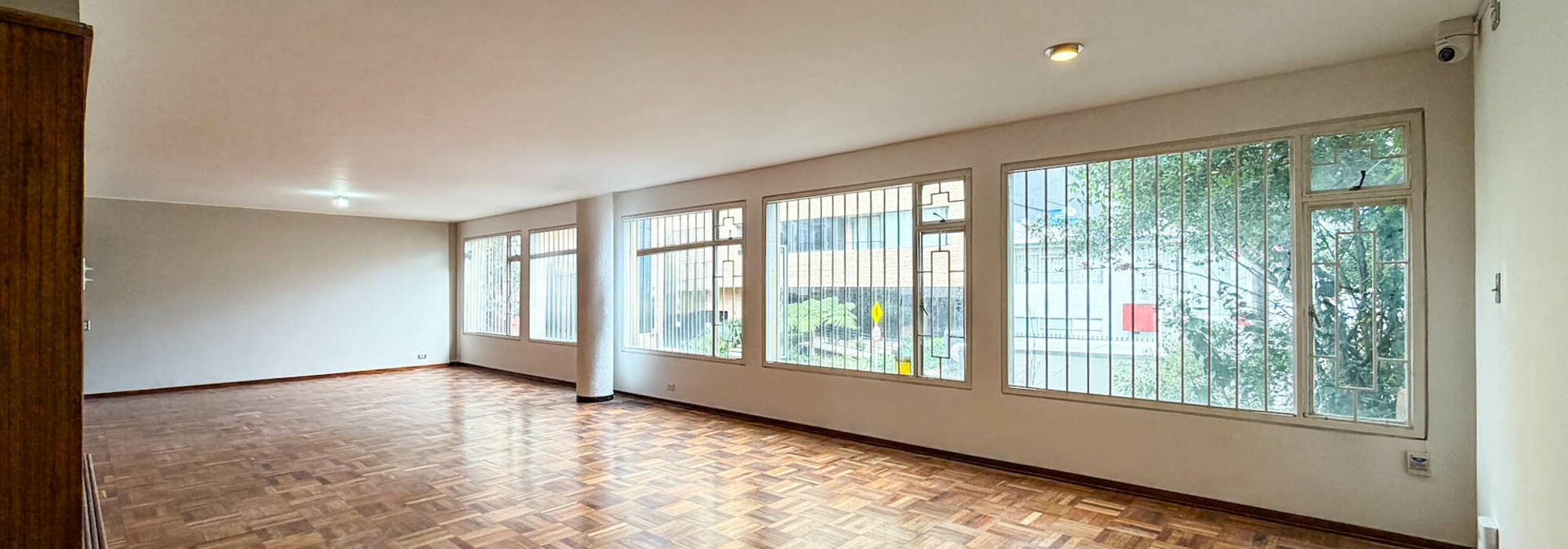 Apartamento remodelado en arriendo en Antiguo Country / Virrey