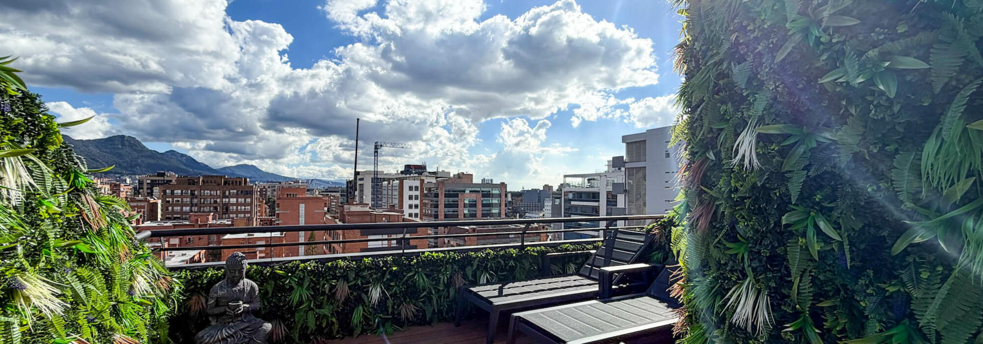 Apartamento Triplex remodelado con terraza en venta en Chico Norte III