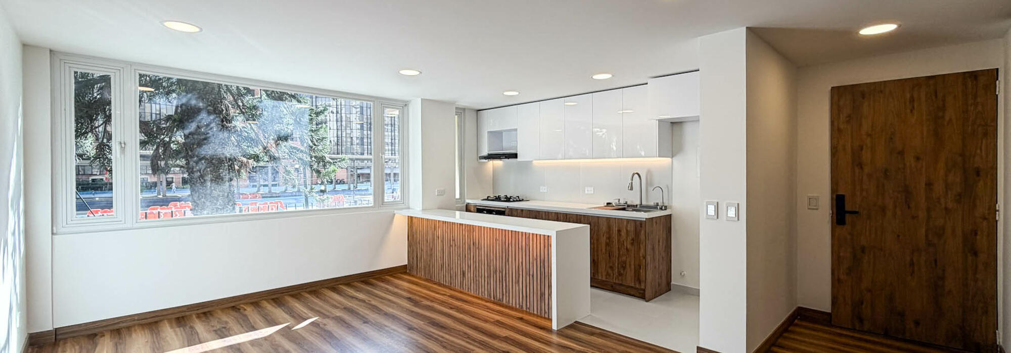 Apartamento remodelado con terraza en venta en Santa Bibiana