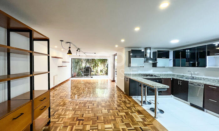 Apartamento Dúplex con terraza en arriendo en Los Rosales