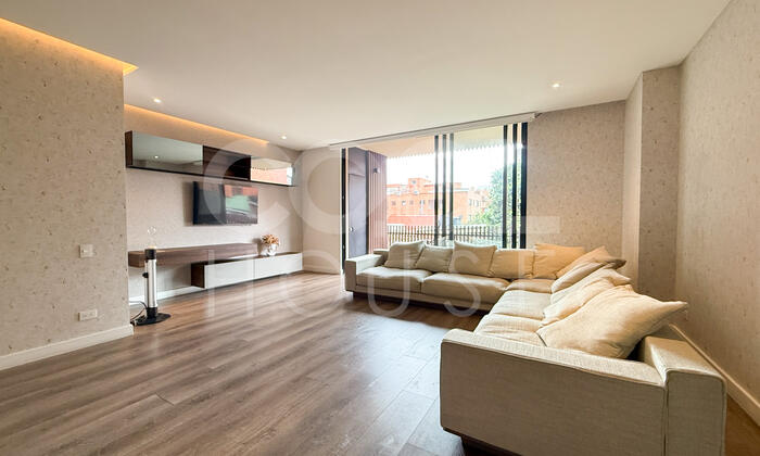 Apartamento con terraza en venta o arriendo Los Rosales 