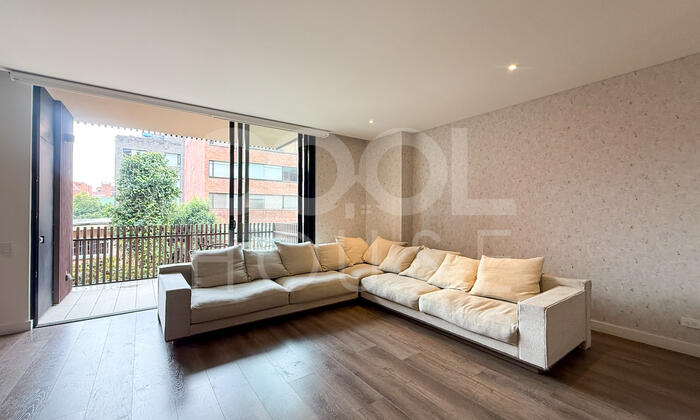 Apartamento con terraza en venta o arriendo Los Rosales