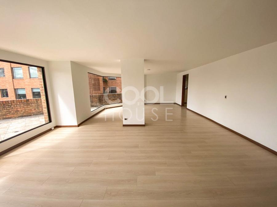 Apartamento en venta con terraza en Los Rosales