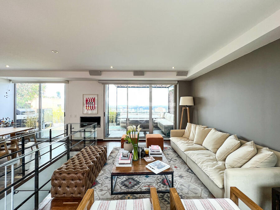 Apartamento Dúplex con terraza en venta o arriendo en Bellavista