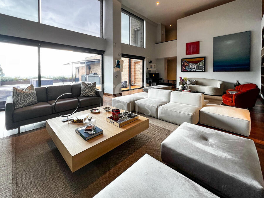 Casa Dúplex con terrazas en arriendo en Chicó Alto