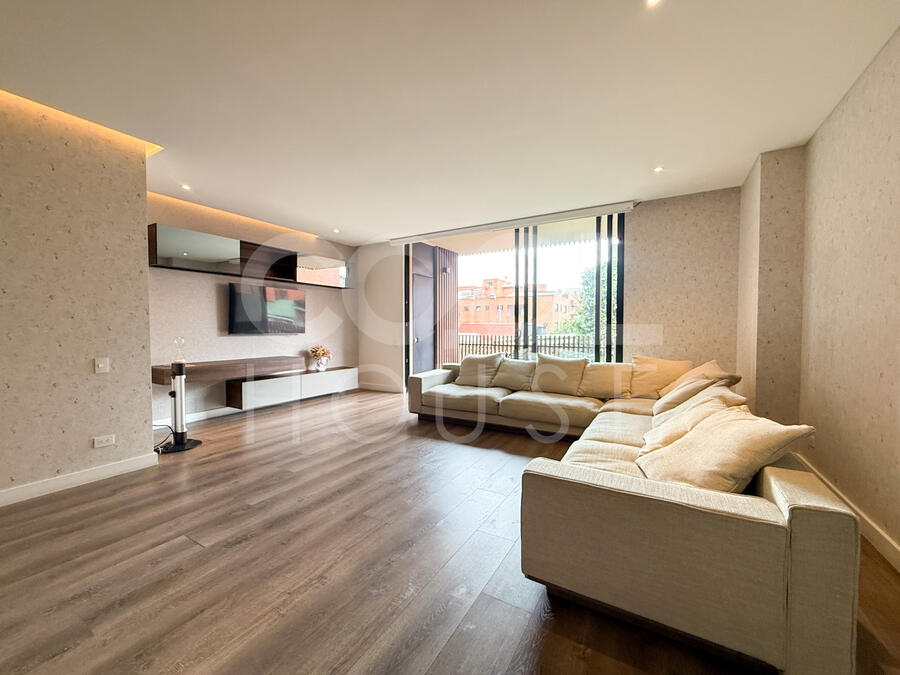 Apartamento con terraza en venta o arriendo Los Rosales 