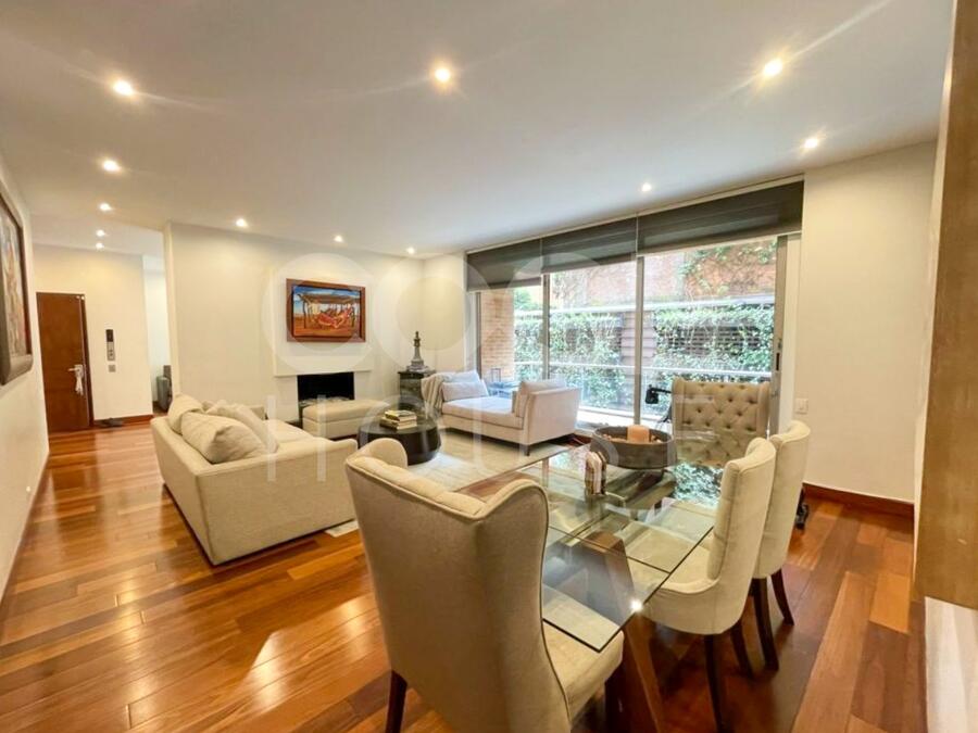Apartamento con terraza en venta o arriendo en Los Rosales