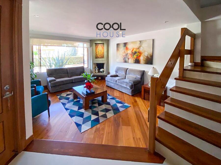 Casa Triplex con terraza en venta en Chía