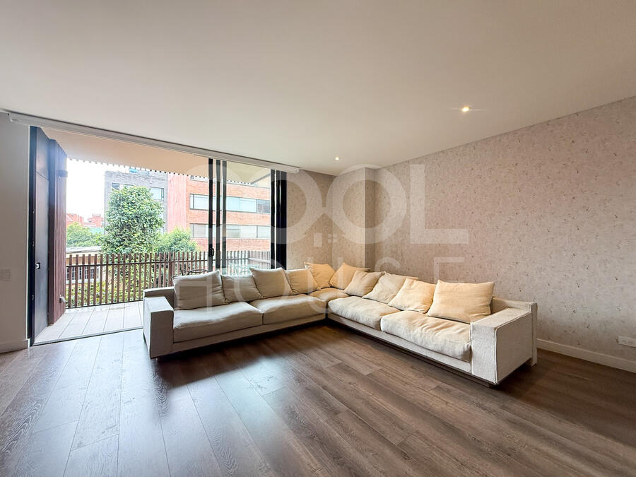 Apartamento con terraza en venta o arriendo Los Rosales