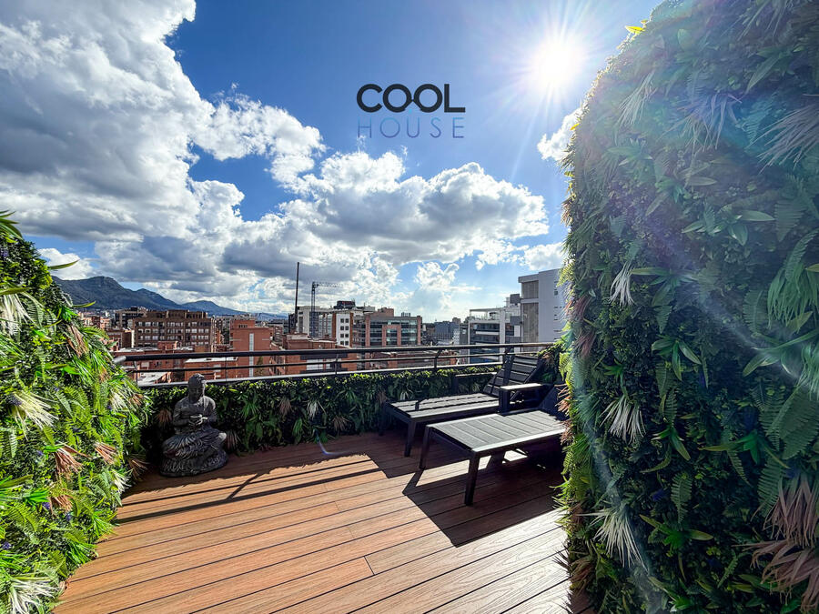 Apartamento Triplex remodelado con terraza en venta en Chico Norte III