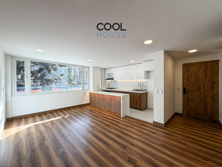 Apartamento remodelado con terraza en venta en Santa Bibiana