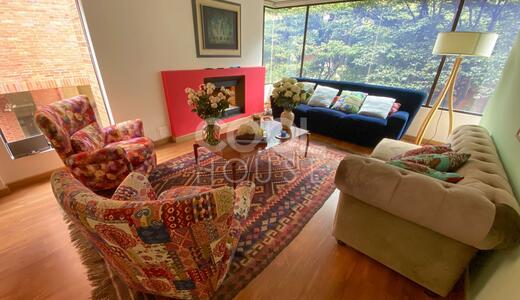 Apartamento con terraza en venta o arriendo en Chicó