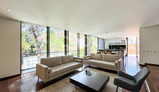 Apartamento Dúplex con terraza en venta o arriendo amoblado o sin amoblar en Santa Bárbara Alta 