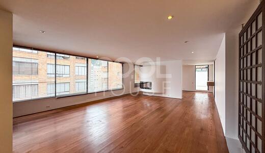 Apartamento con terraza en venta en Los Rosales 