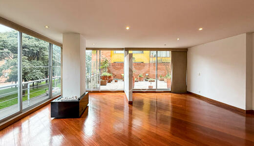 Apartamento con terraza en venta en Santa Paula