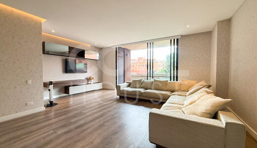 Apartamento con terraza en venta o arriendo Los Rosales 