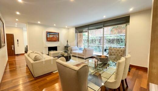 Apartamento con terraza en venta o arriendo en Los Rosales