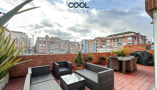 Apartamento con terraza amoblado en arriendo en Santa Bárbara     