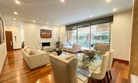Apartamento con terraza en venta o arriendo en Los Rosales